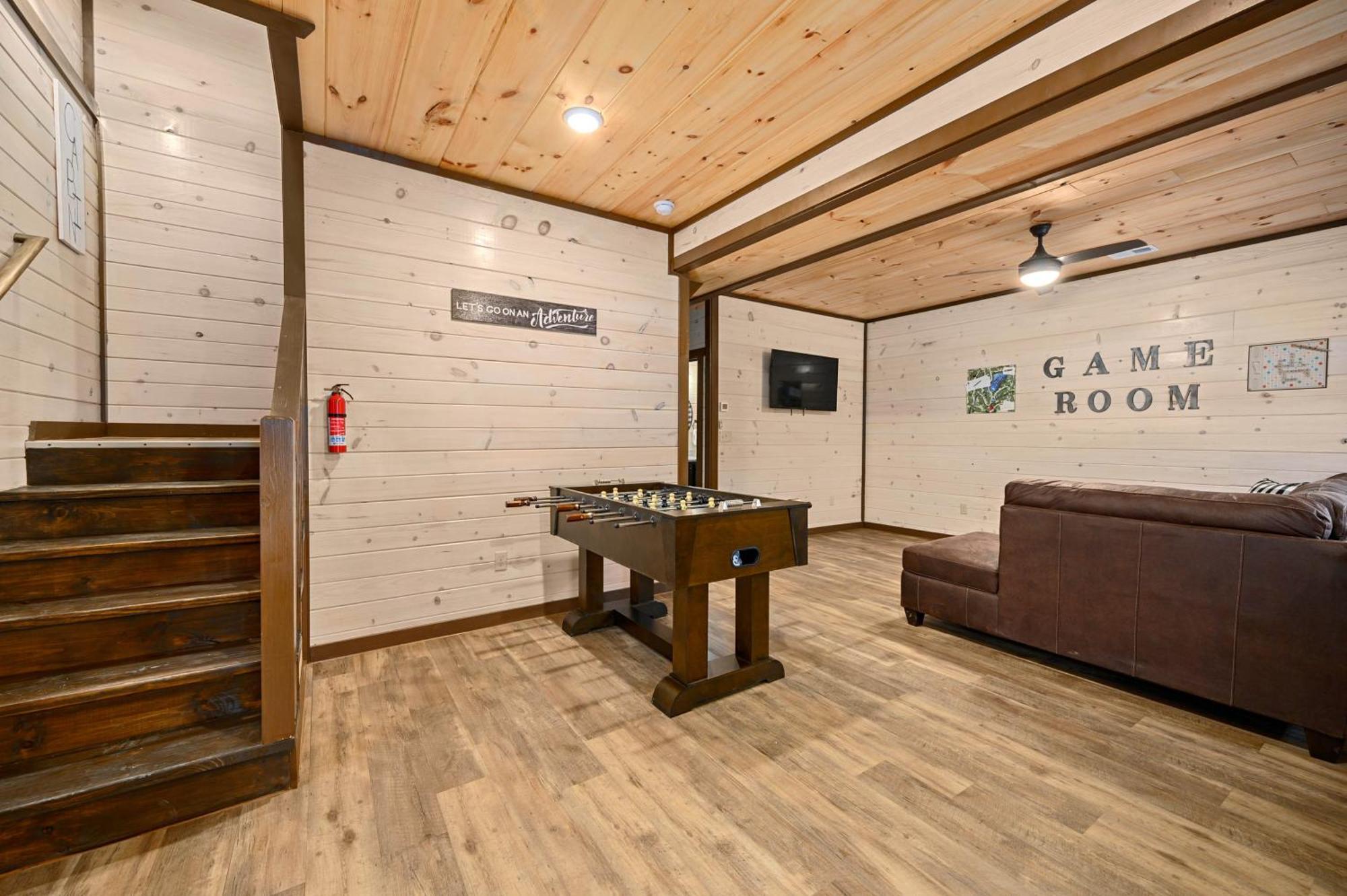 Luxury 3-Br Cabin Minutes From Parkway With Game Room And Hot Tub Pigeon Forge Exterior photo