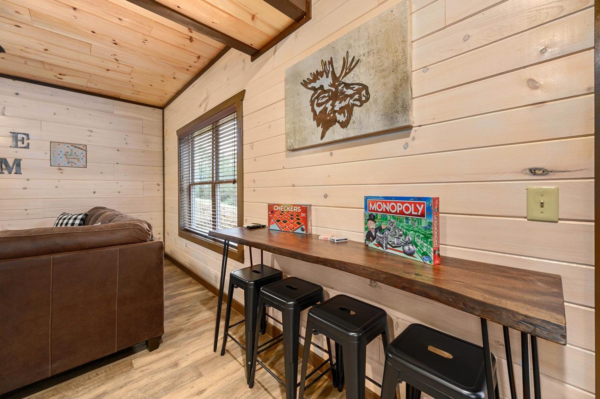 Luxury 3-Br Cabin Minutes From Parkway With Game Room And Hot Tub Pigeon Forge Exterior photo